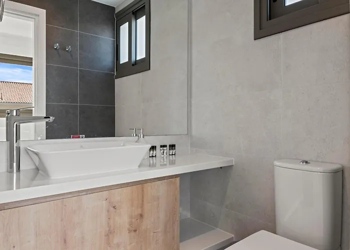 Serenity Waves 22 Lárnaca